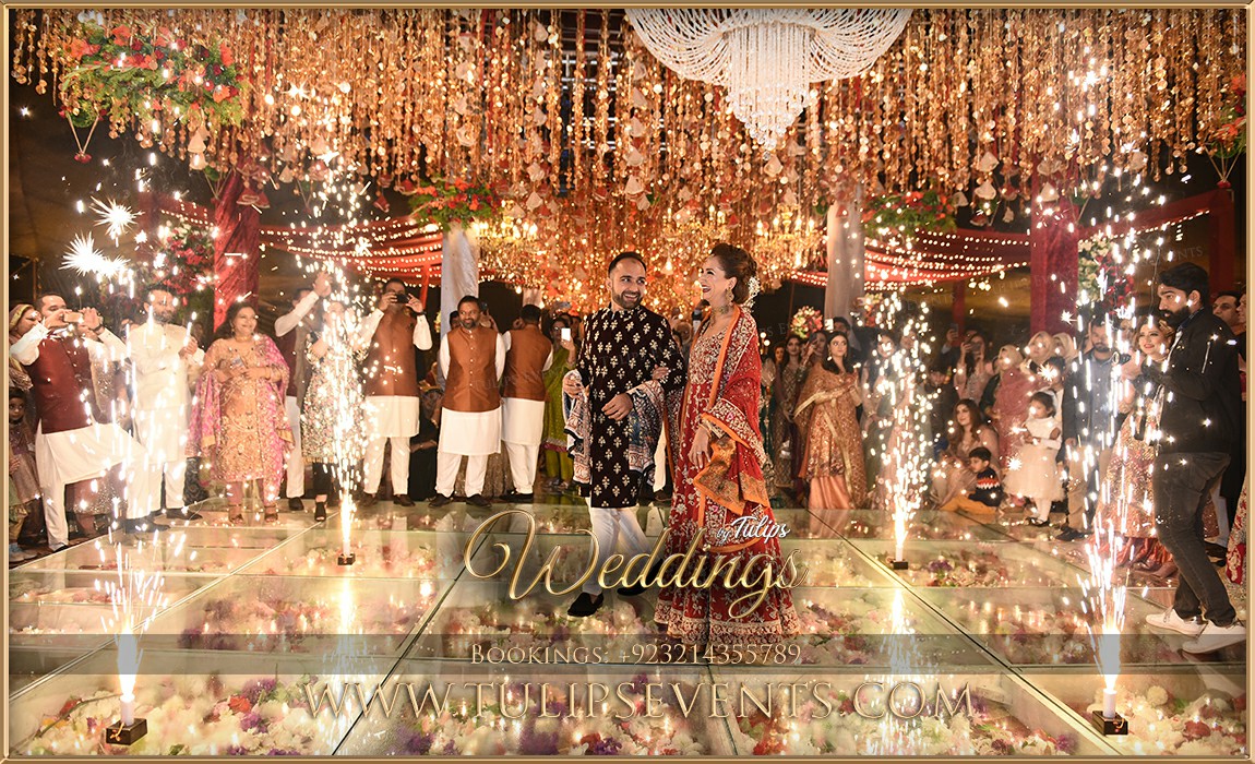 Amazing Pakistani wedding Mehndi stage decoration ideas (14)