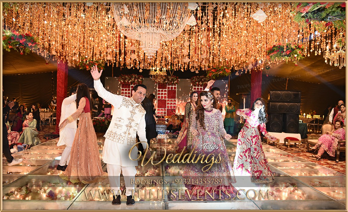 Amazing Pakistani wedding Mehndi stage decoration ideas (16)