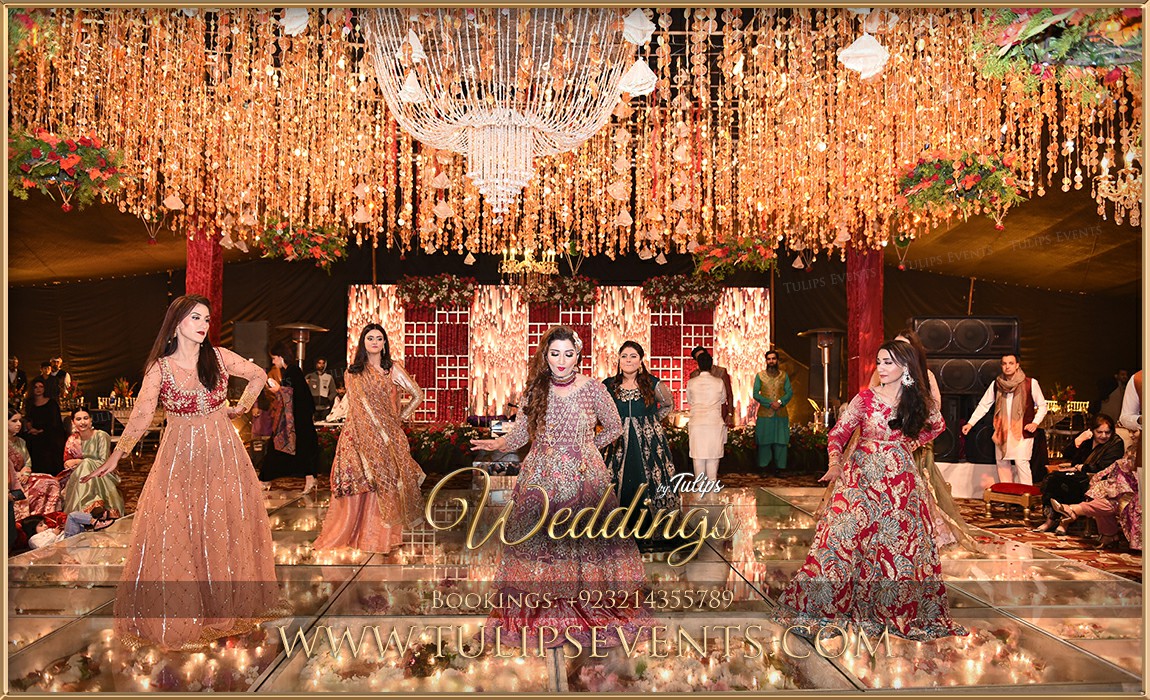 Amazing Pakistani wedding Mehndi stage decoration ideas (27)