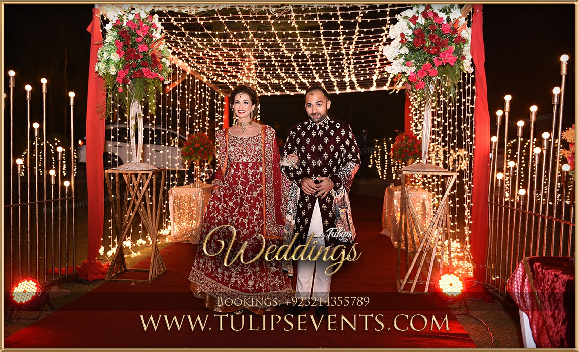 Amazing Pakistani wedding Mehndi stage decoration ideas (3)
