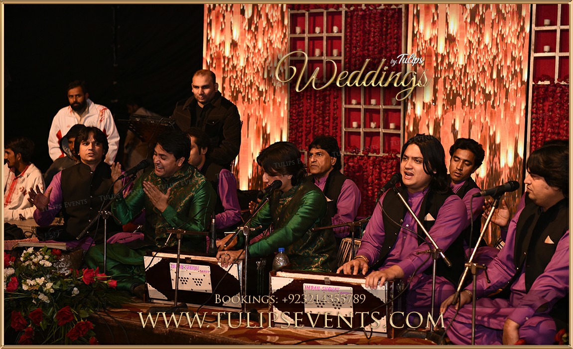 Amazing Pakistani wedding Mehndi stage decoration ideas (30)