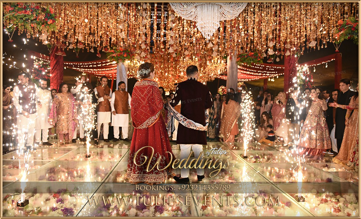 Amazing Pakistani wedding Mehndi stage decoration ideas (7)
