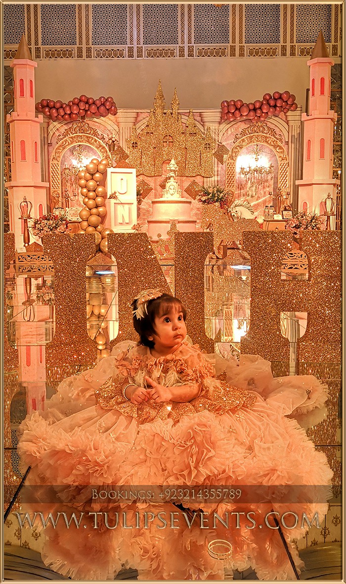 Royal Princess 1st Birthday decoration ideas in Pakistan (9)